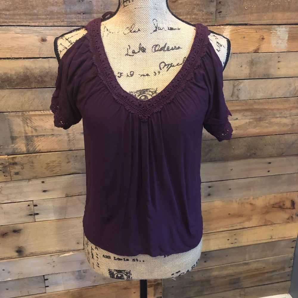 Crop top with lace detail